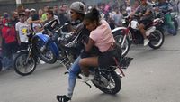 Aksi Anak Muda di Venezuela Pamer Freestyle Motor Saat Pandemi