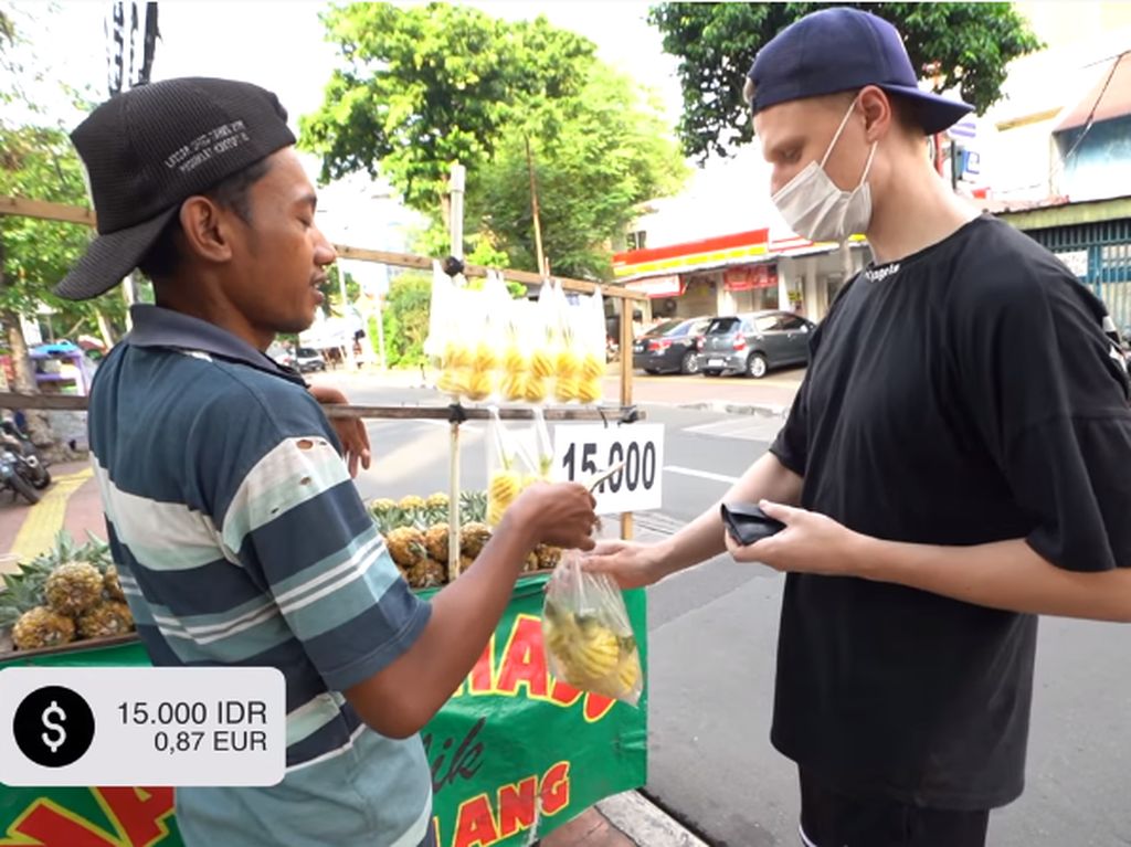 Modal Rp 200 Ribu, Bule Jerman Ini Kenyang Jajan di Jakarta Modal Rp 200 Ribu, Bule Jerman Ini Kenyang Jajan di Jakarta