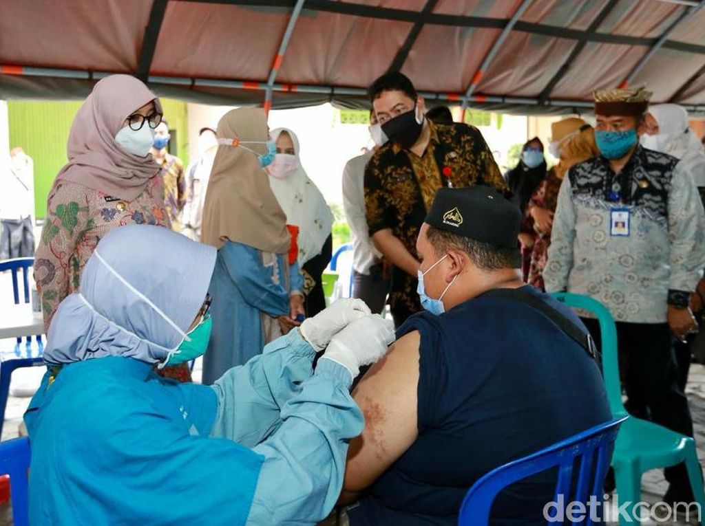 Percepat Vaksinasi, Banyuwangi Rekrut Ratusan Relawan Kesehatan