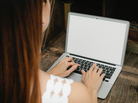 Cara merawat laptop/pexels.com/Angela Roma