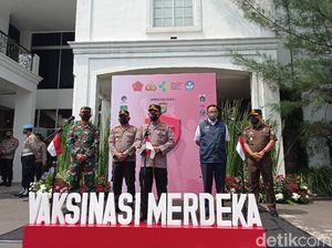 Kapolri Luncurkan Vaksinasi Merdeka, Target 3 Juta Warga DKI Divaksin