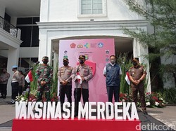 Kapolri Luncurkan Vaksinasi Merdeka, Target 3 Juta Warga DKI Divaksin