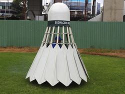 Mobil Berbentuk Kok Bulutangkis Wara-wiri di India