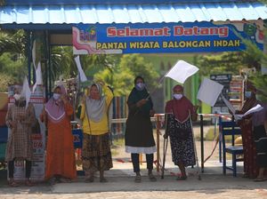 Dihantam PPKM, Pengelola-Pedagang Pantai Balongan Kibarkan Bendera Putih Dihantam PPKM, Pengelola-Pedagang Pantai Balongan Kibarkan Bendera Putih