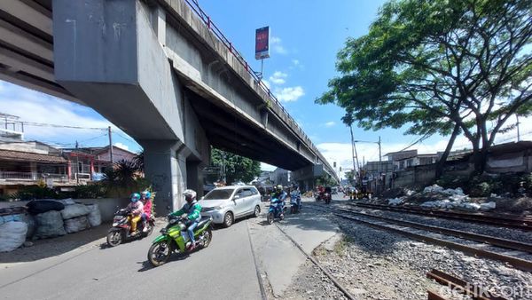 Potret Perlintasan Kereta Cimindi, Tempat Anthony Ginting Berlatih