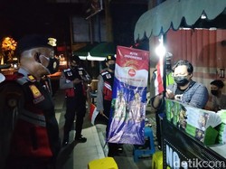 PKL Lamongan Kibarkan Merah Putih Sebagai Simbol Lawan Pandemi