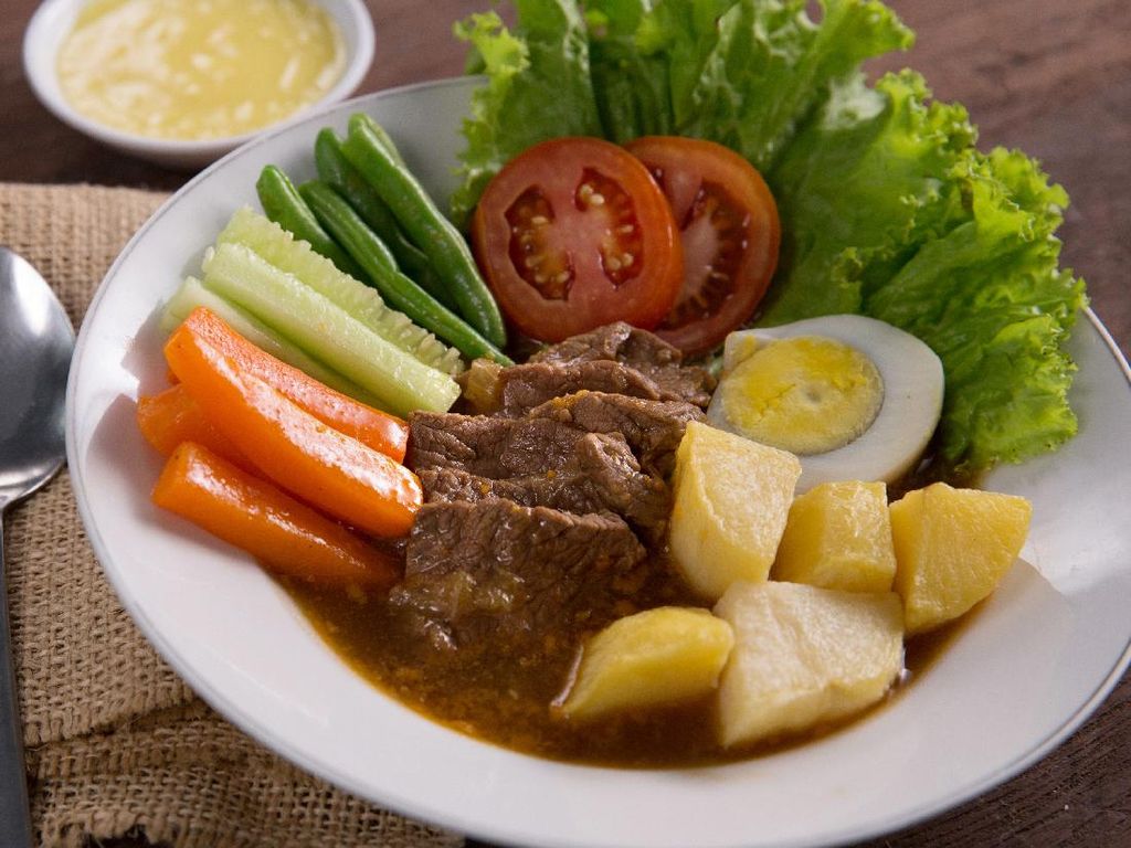 7 Makanan Tradisional Khas Jawa Tengah, Selat hingga Nasi Pindang Kerbau