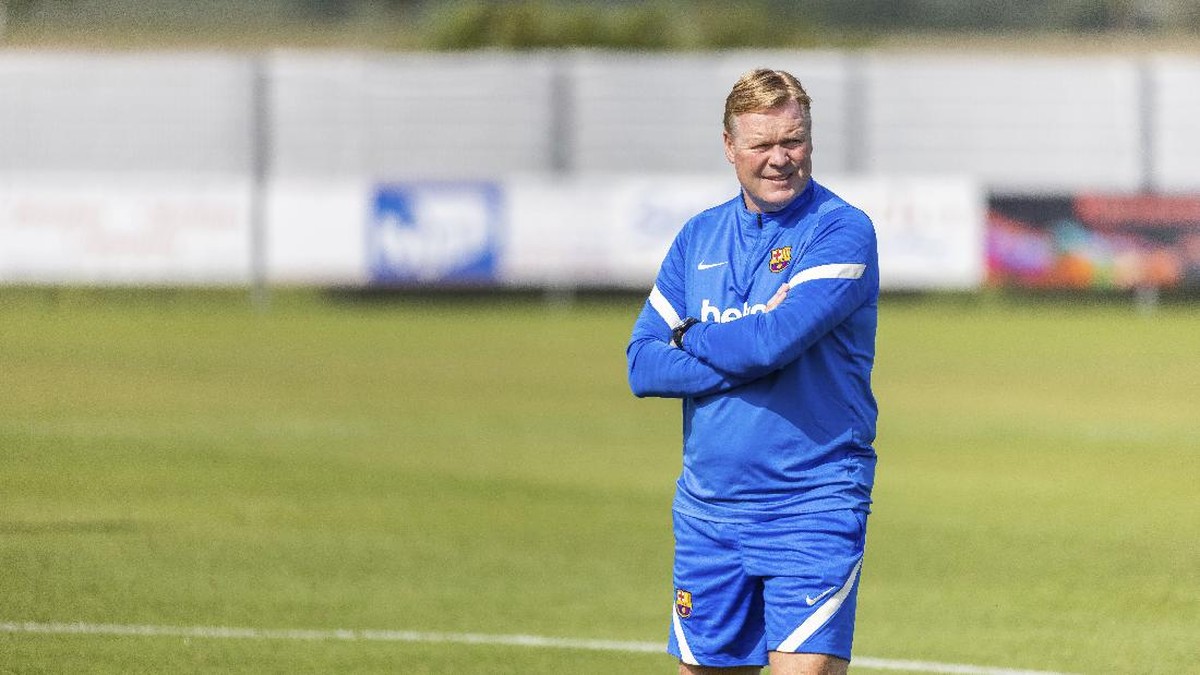 Pelatih Ronald Koeman di sesi latihan Barcelona. (Foto: AP/Philipp von Ditfurth)