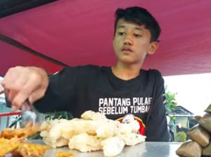 Salut! Bocah 15 Tahun Ini Jualan Gorengan Demi Biayai Hidup