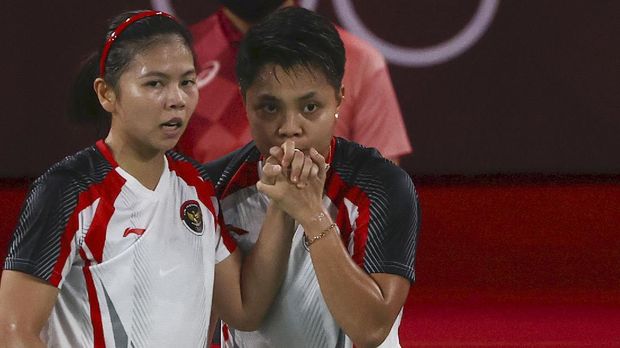 Tokyo 2020 Olympics - Badminton - Women's Doubles - Gold medal match - MFS - Musashino Forest Sport Plaza, Tokyo, Japan – August 2, 2021.  Apriyani Rahayu of Indonesia reacts during the match with Greysia Polii of Indonesia against Chen Qingchen of China and Jia Yifan of China. REUTERS/Hamad I Mohammed
