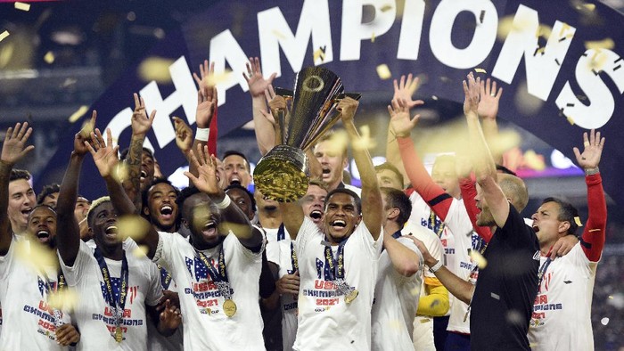 United States celebrate their extra-time victory over Mexico in the CONCACAF Gold Cup final soccer match Sunday, Aug. 1, 2021, in Las Vegas. (AP Photo/David Becker)
