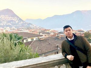 Billy Martono Crazy Rich Cilegon Tak Gengsi Jualan Ayam Geprek, Pisang Goreng dan Kopi Billy Martono Crazy Rich Cilegon Tak Gengsi Jualan Ayam Geprek, Pisang Goreng dan Kopi