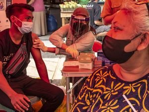 Kini Jakarta Telah Capai Target 7,5 Juta Vaksinasi Kini Jakarta Telah Capai Target 7,5 Juta Vaksinasi