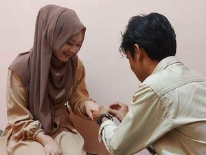 Viral Tren Lamaran Saat PPKM, Tak Ada Dekorasi, Fotografer dan MUA Viral Tren Lamaran Saat PPKM, Tak Ada Dekorasi, Fotografer dan MUA