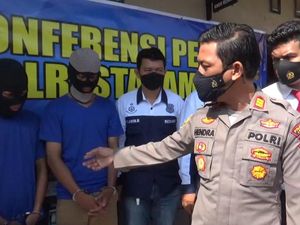 Terekam CCTV! Pura-pura Salat, 2 Pria Bobol Kotak Amal di Masjid Jambi