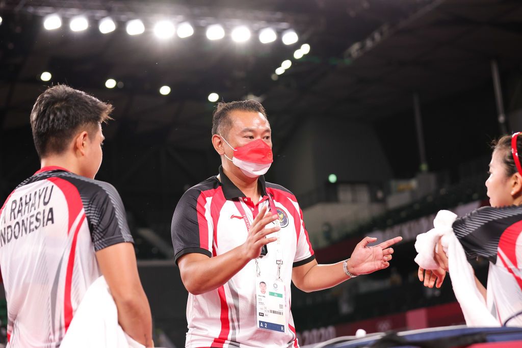 CHOFU, JAPAN - JULY 31: Greysia Polii(right) and Apriyani Rahayu of Team Indonesia celebrate after their victory against Lee Sohee and Shin Seungchan of Team South Korea during a Women's Doubles Semi-final match on day eight of the Tokyo 2020 Olympic Games at Musashino Forest Sport Plaza on July 31, 2021 in Chofu, Tokyo, Japan. (Photo by Lintao Zhang/Getty Images)