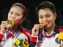 Media-media Asing Bahas Aksi Greysia Polii Ganti Raket Saat Tanding