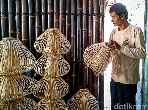 Keren! Kap Lampu Bambu Made in Kulon Progo Tembus Pasar Jepang