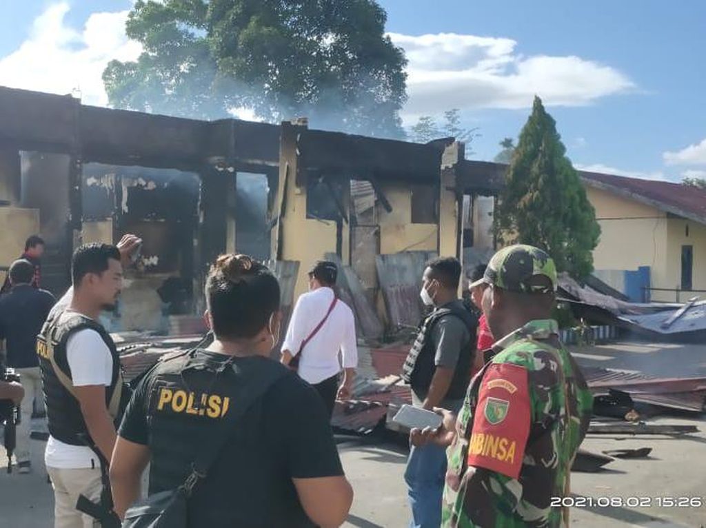 Usai Dibakar Massa Mapolsek Nimboran Jayapura Masih Dijaga Polri dan TNI