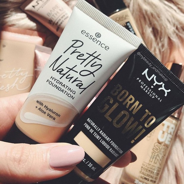 NYX Professional Makeup Born to Glow Naturally Radiant Foundation masuk dalam rekomendasi foundation dengan formula ringan terbaik.