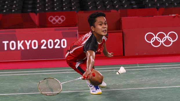 Tokyo 2020 Olympics - Badminton - Men's Singles - Bronze medal match - MFS - Musashino Forest Sport Plaza, Tokyo, Japan – August 2, 2021.  Anthony Ginting of Indonesia in action during the match against Kevin Cordon of Guatemala. REUTERS/Leonhard Foeger