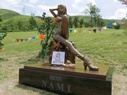 Giliran Patung Nami Bertengger di Kampung Halaman Eiichiro Oda