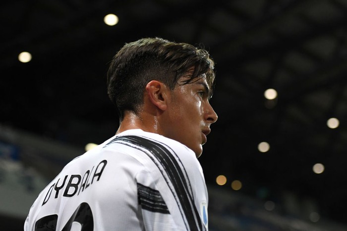 Paulo Dybala REGGIO NELL'EMILIA, ITALY - MAY 12: Paulo Dybala of Juventus looks on during the Serie A match between US Sassuolo and Juventus at Mapei Stadium - CittΓ del Tricolore on May 12, 2021 in Reggio nell'Emilia, Italy. Sporting stadiums around Italy remain under strict restrictions due to the Coronavirus Pandemic as Government social distancing laws prohibit fans inside venues resulting in games being played behind closed doors. (Photo by Alessandro Sabattini/Getty Images)