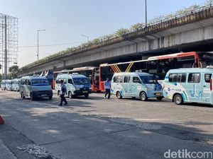 Minta PPKM Level 4 Tak Dilanjut, Sopir Angkot-Pedagang Mengeluh Omzet Turun