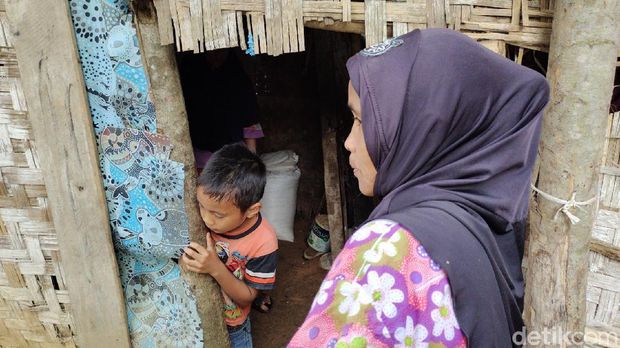 Penampakan keluarga yang huni gubuk reyot