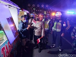 PKL di Jombang Kompak Kobarkan Semangat Merah Putih Meski Terdampak Pandemi