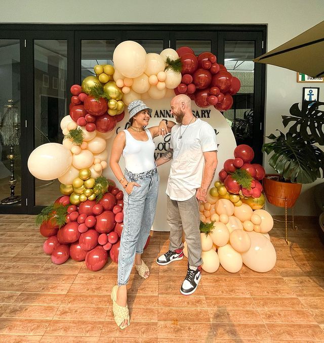 Melaney Ricardo dan Tyson merayakan anniversary pernikahan mereka yang ke 11th. Yuk kita intip potret mereka!