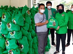 Kader-Pengurus PPP Daerah Bagikan Bansos untuk Warga Terdampak Pandemi