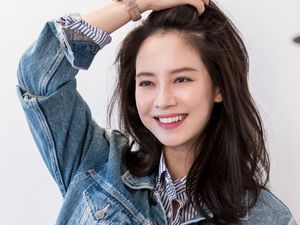 Penampilan Baru Song Ji Hyo Bikin Fans Kaget, Potong Rambut Super Pendek Penampilan Baru Song Ji Hyo Bikin Fans Kaget, Potong Rambut Super Pendek