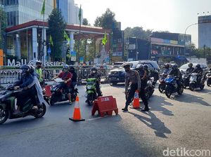 PPKM Level 4 Berakhir Hari Ini, Lalin di Penyekatan Basura Jaktim Lancar PPKM Level 4 Berakhir Hari Ini, Lalin di Penyekatan Basura Jaktim Lancar