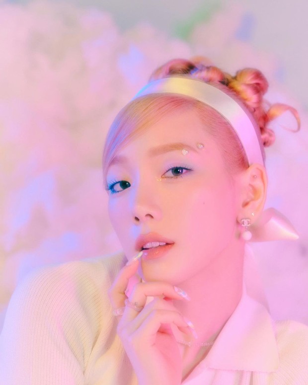 Taeyeon 'Weekend'