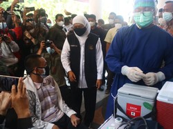 Khofifah Pantau Vaksinasi Nakes, Malang Jadi Daerah Pertama Dosis Ketiga