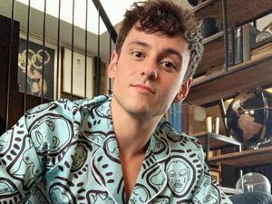 8 Fakta Tom Daley, Atlet Viral Nonton Lomba di Olimpiade Sambil Merajut 8 Fakta Tom Daley, Atlet Viral Nonton Lomba di Olimpiade Sambil Merajut