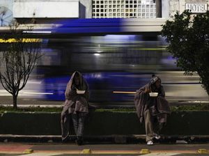 Mati-matian Tunawisma Brasil di Tengah Pandemi dan Cuaca Dingin Mati-matian Tunawisma Brasil di Tengah Pandemi dan Cuaca Dingin