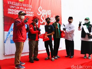 Percepat Herd Imunity, Ribuan Santri di Karawang Jalani Vaksinasi