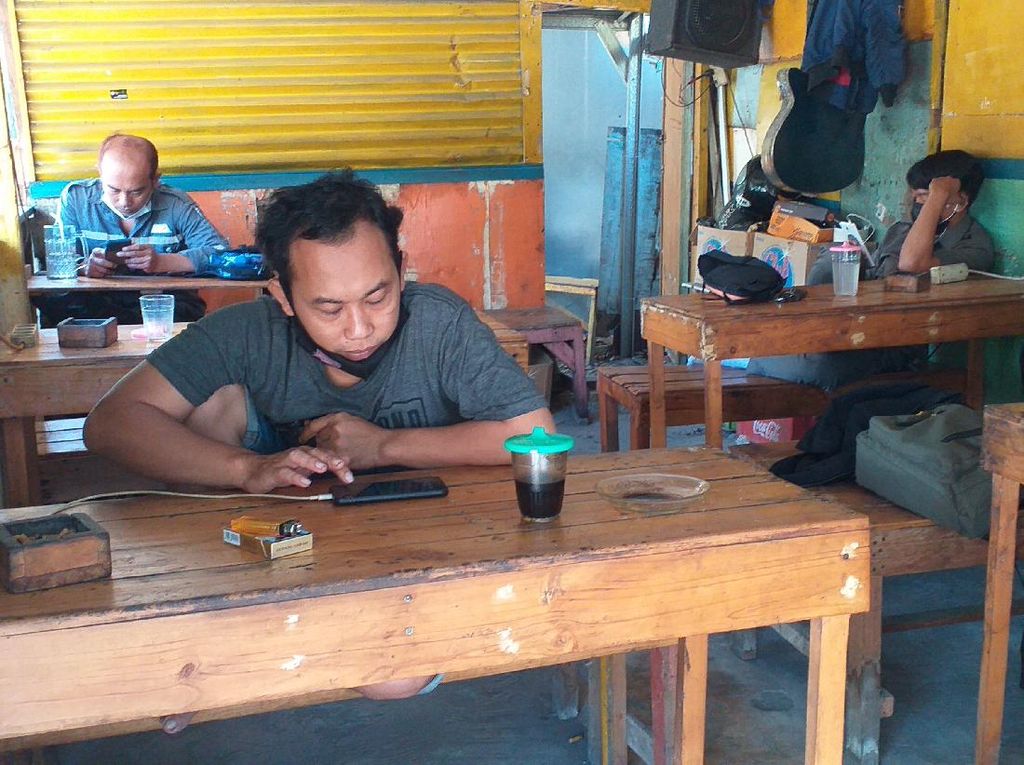 Pertanyaan Pemilik Warkop Jelang PPKM Berakhir, Uang Denda ke Mana? Pertanyaan Pemilik Warkop Jelang PPKM Berakhir, Uang Denda ke Mana?