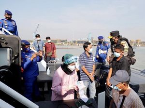 900 Nelayan hingga Masyarakat Pesisir Ikuti Vaksinasi dari Atas Kapal