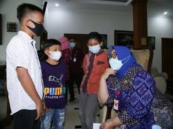 Dijemput Kakek dari Kaltim, Vino Yatim Piatu Akibat Corona Tiba di Sragen