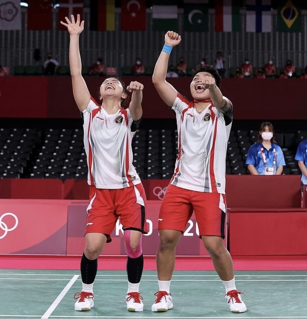 Pasangan ganda putri bulutangkis peringkat 6 dunia/