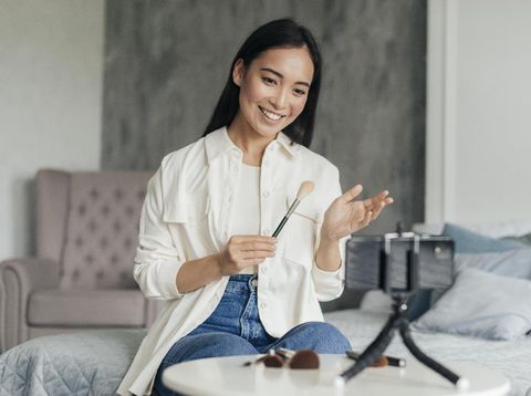 kiat sukses berjualan produk di live streaming/freepik.com created by freepik