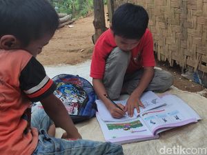 Potret Semangat Belajar Bocah Cianjur di Tengah Segala Keterbatasan