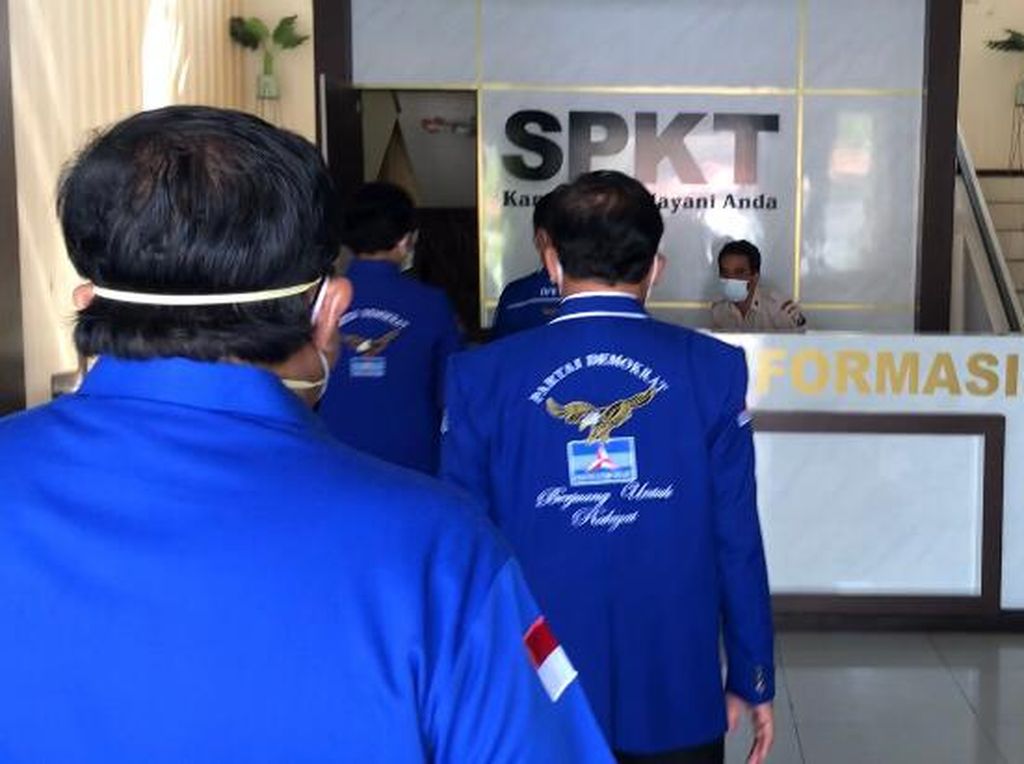 Demokrat Jatim Laporkan Sebuah Akun Facebook soal Dugaan Fitnah Demokrat Jatim Laporkan Sebuah Akun Facebook soal Dugaan Fitnah