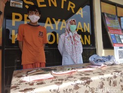 Ingin Punya Mobil, Pasutri Ini Nekat Begal Sopir Taksi Online di Karawang