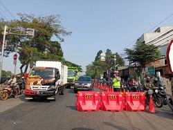 Tak Ada Pemeriksaan STRP di Penyekatan Pesing Jakbar, Lalin Ramai Lancar