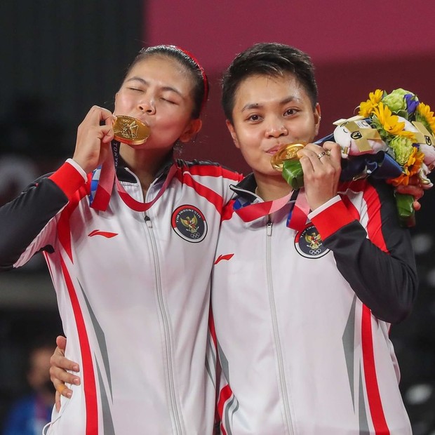 Potret kemenangan Greysia Polii dan Apriyani Rahayu (foto: instagram.com/bwf.official) Potret kemenangan Greysia Polii dan Apriyani Rahayu (foto: instagram.com/bwf.official)