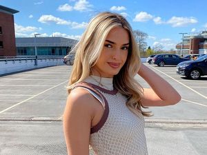 Foto: Model Cantik Pacar Pemain Timnas Inggris Diancam Dibunuh Saat Euro Foto: Model Cantik Pacar Pemain Timnas Inggris Diancam Dibunuh Saat Euro